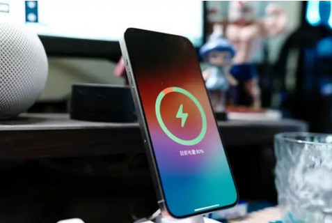 赤坎苹果15换屏服务分享用什么充电器给iPhone15充电更好 